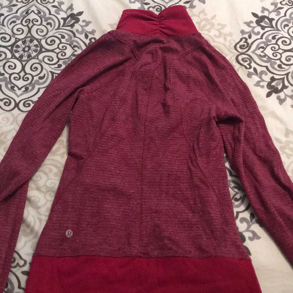 Lululemon top size 4 - Picture 4 of 4